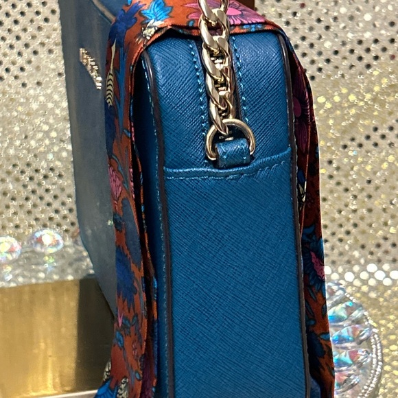 Michael Kors Vibrant Blue Crossbody Bag Approx. 9.5 x 7 x 2 - Picture 4 of 17